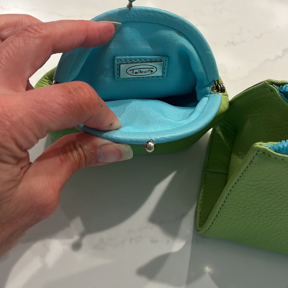 Makeup case and change purse. - Picture 4 of 10